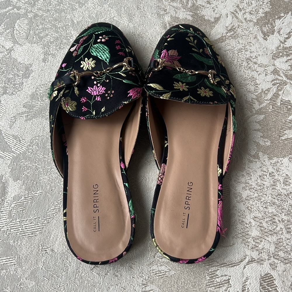Call it Spring Mules with Floral Embroidery - Picture 4 of 6